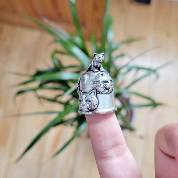 *RARE* Vintage Cat Thimble - Picture 2 of 12